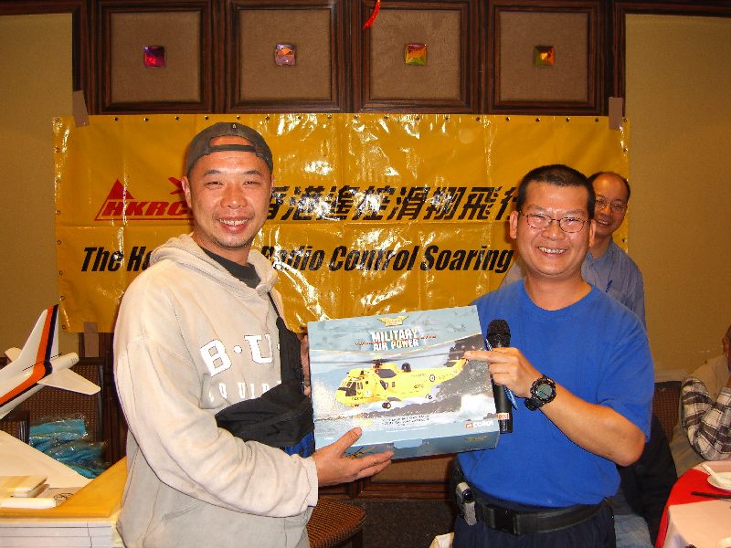 Fat Cat is so happy to receive this model helicopter