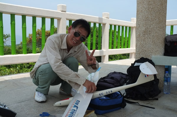 Kolosun brought a powerless glider . . .
